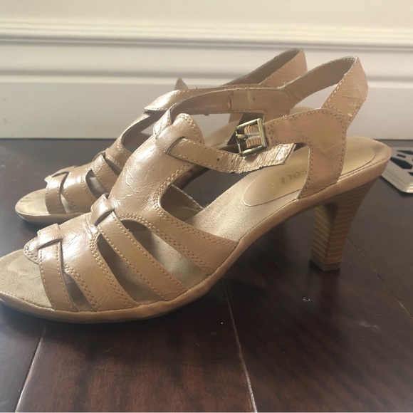 Aerosoles size 7.5, cream coloured leather, barely worn - Picture 5 of 13